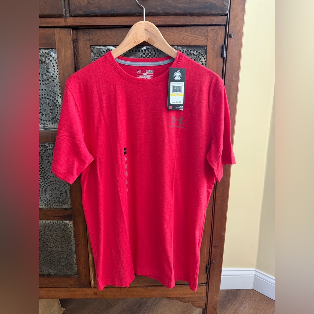 NWT: Under Armour Men's Vibrant Red Short Sleeve Tee, Size Medium